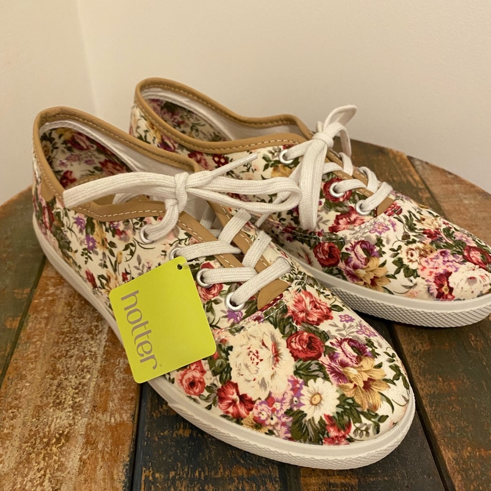 Hotter Mabel floral sneaker. Size 6 US. Brand new.